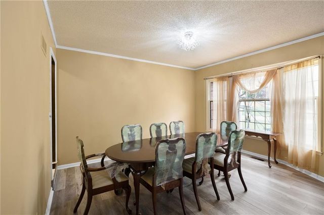 9714 Shepherds Drive, Kansas City, MO 64131