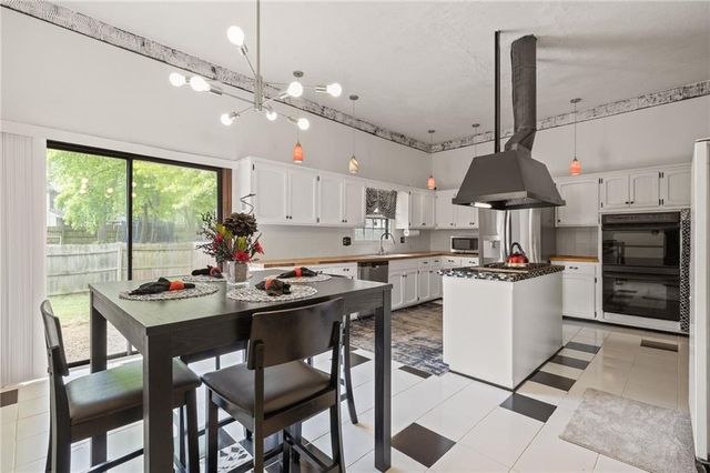 9714 Shepherds Drive, Kansas City, MO 64131