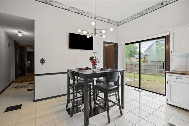 9714 Shepherds Drive, Kansas City, MO 64131