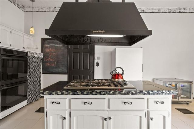 9714 Shepherds Drive, Kansas City, MO 64131