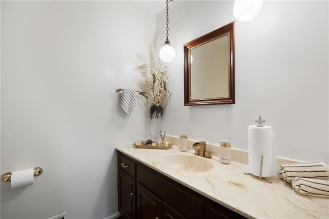 9714 Shepherds Drive, Kansas City, MO 64131