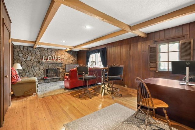 9714 Shepherds Drive, Kansas City, MO 64131