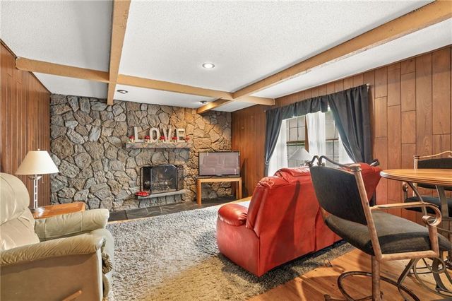 9714 Shepherds Drive, Kansas City, MO 64131