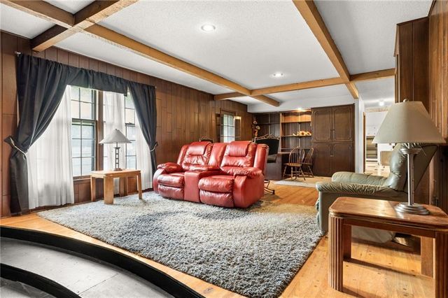 9714 Shepherds Drive, Kansas City, MO 64131