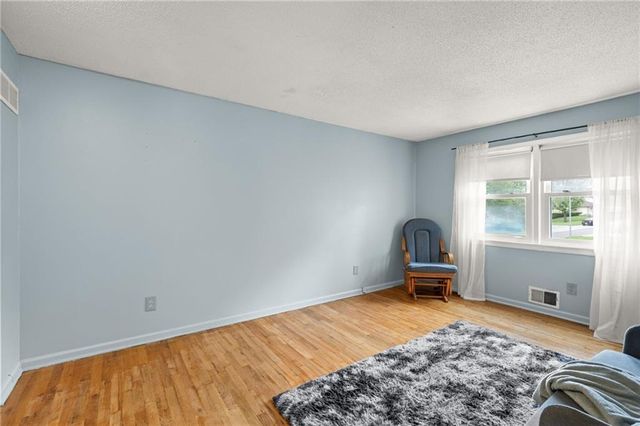 9714 Shepherds Drive, Kansas City, MO 64131