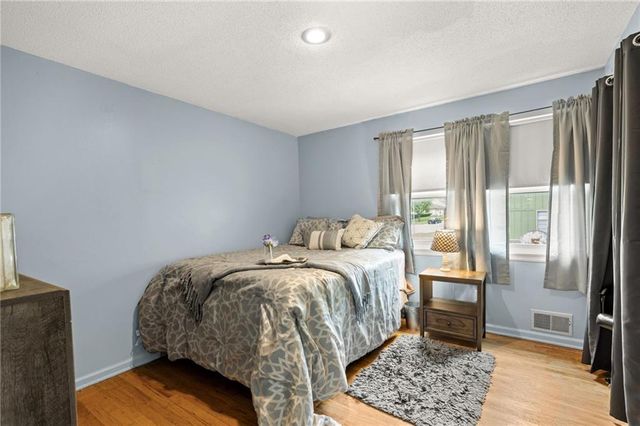 9714 Shepherds Drive, Kansas City, MO 64131