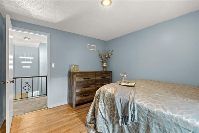 9714 Shepherds Drive, Kansas City, MO 64131