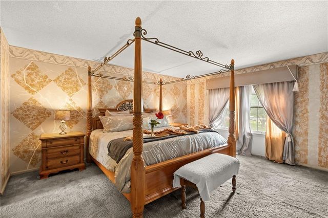 9714 Shepherds Drive, Kansas City, MO 64131