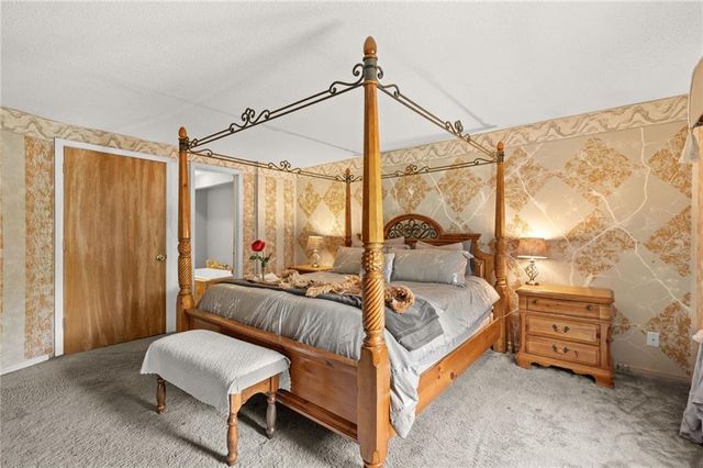 9714 Shepherds Drive, Kansas City, MO 64131