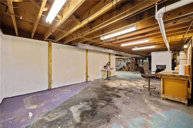 9714 Shepherds Drive, Kansas City, MO 64131