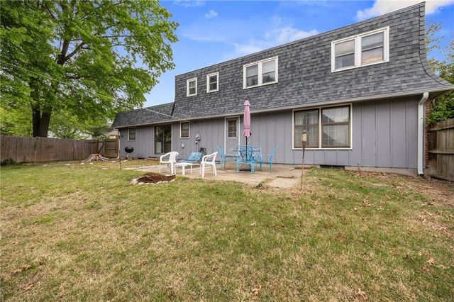 9714 Shepherds Drive, Kansas City, MO 64131