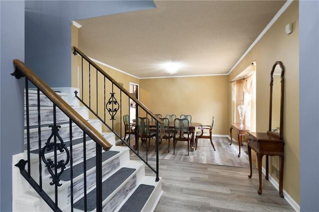 9714 Shepherds Drive, Kansas City, MO 64131