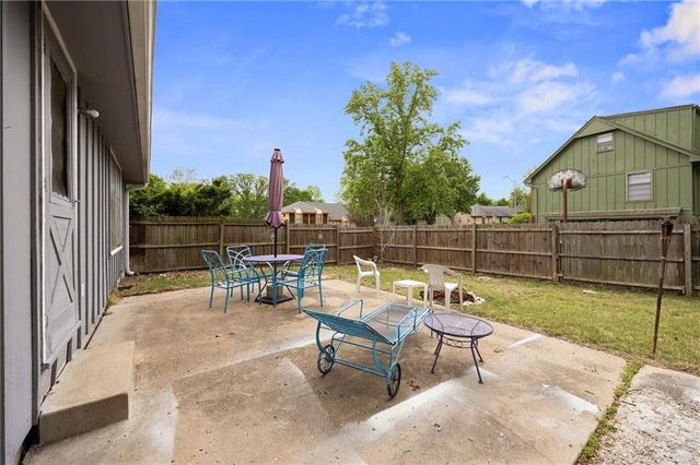 9714 Shepherds Drive, Kansas City, MO 64131