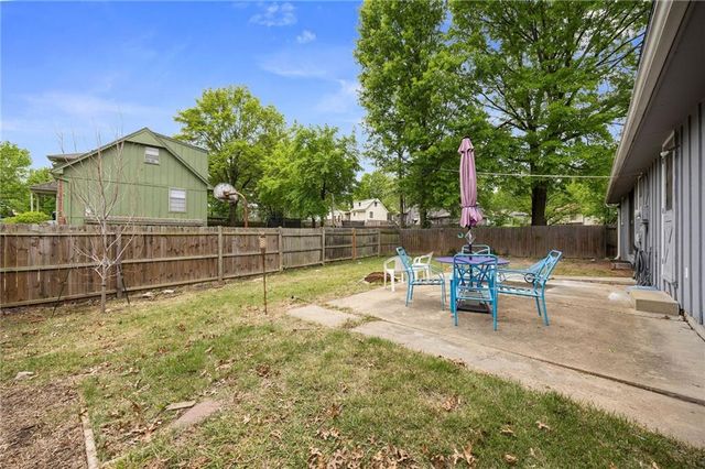 9714 Shepherds Drive, Kansas City, MO 64131