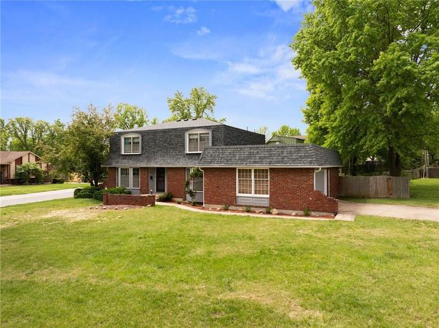 9714 Shepherds Drive, Kansas City, MO 64131