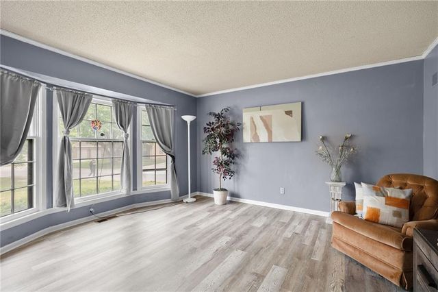 9714 Shepherds Drive, Kansas City, MO 64131