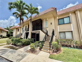 318 Lakeview Dr 203, Weston, FL 33326