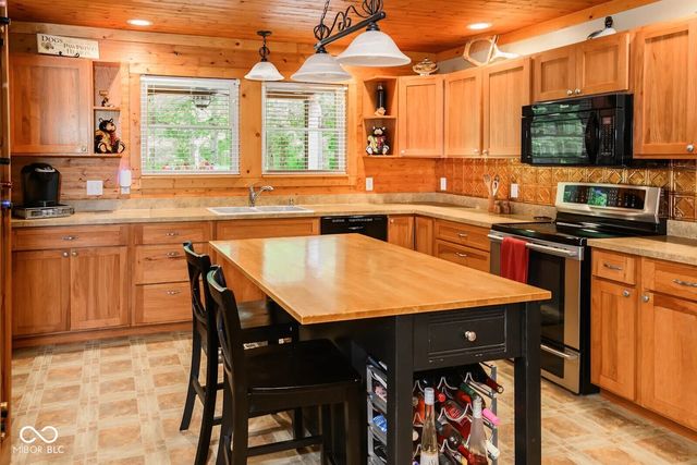 8825 W Evans, Bloomington, IN 47403