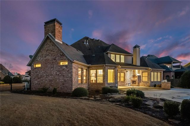 11 Oxford Drive, Rogers, AR 72758