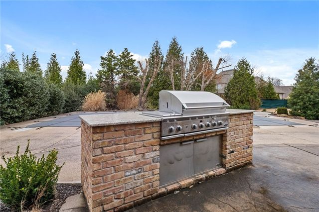 11 Oxford Drive, Rogers, AR 72758