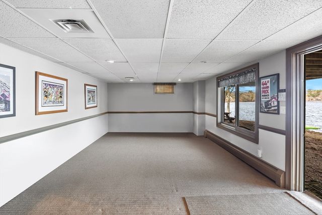 152 Kimball Rd, Amesbury, MA 01913