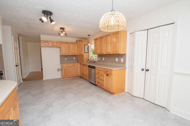 598 Beavers Road, Grantville, GA 30220