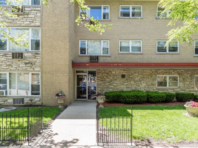 415 S Maple Avenue 202, Oak Park, IL 60302
