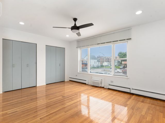 415 S Maple Avenue 202, Oak Park, IL 60302