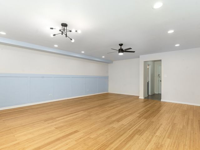 415 S Maple Avenue 202, Oak Park, IL 60302