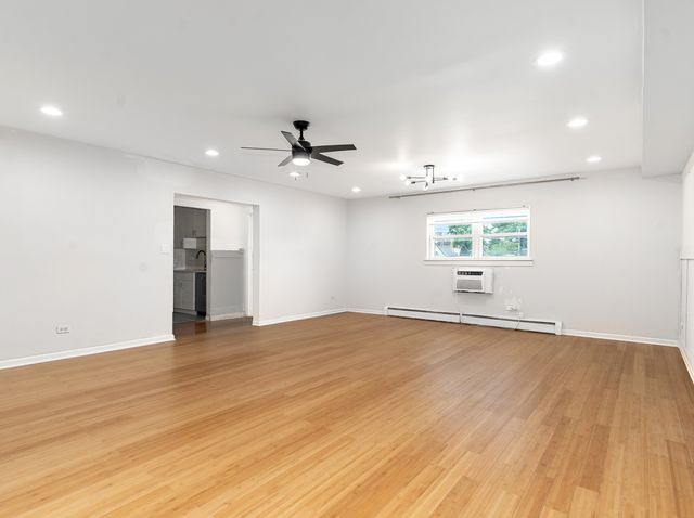 415 S Maple Avenue 202, Oak Park, IL 60302