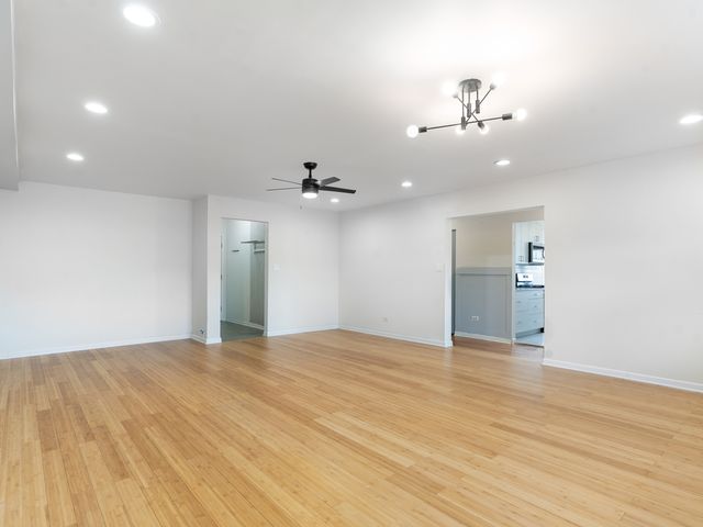 415 S Maple Avenue 202, Oak Park, IL 60302