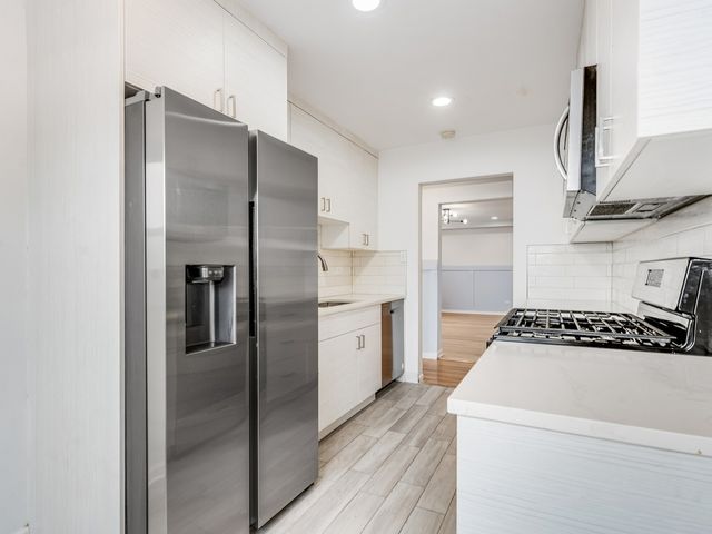 415 S Maple Avenue 202, Oak Park, IL 60302