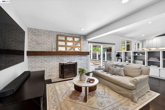 1434 Ridgewood Rd, Pleasanton, CA 94566