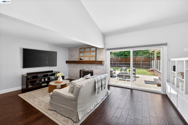 1434 Ridgewood Rd, Pleasanton, CA 94566