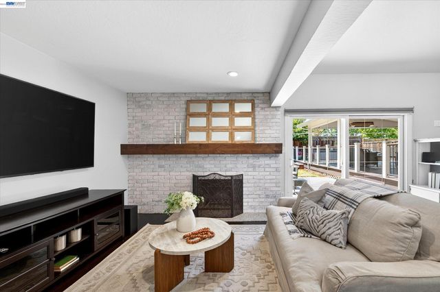 1434 Ridgewood Rd, Pleasanton, CA 94566