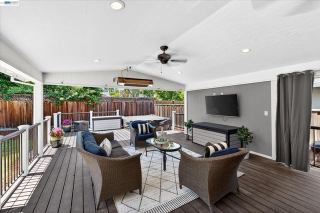 1434 Ridgewood Rd, Pleasanton, CA 94566