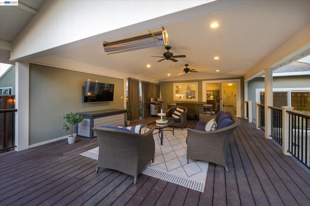 1434 Ridgewood Rd, Pleasanton, CA 94566