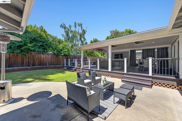 1434 Ridgewood Rd, Pleasanton, CA 94566