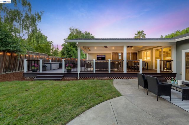 1434 Ridgewood Rd, Pleasanton, CA 94566