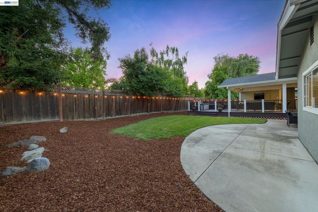 1434 Ridgewood Rd, Pleasanton, CA 94566