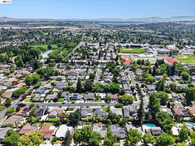 1434 Ridgewood Rd, Pleasanton, CA 94566
