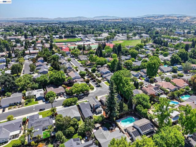 1434 Ridgewood Rd, Pleasanton, CA 94566