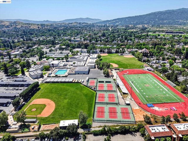1434 Ridgewood Rd, Pleasanton, CA 94566