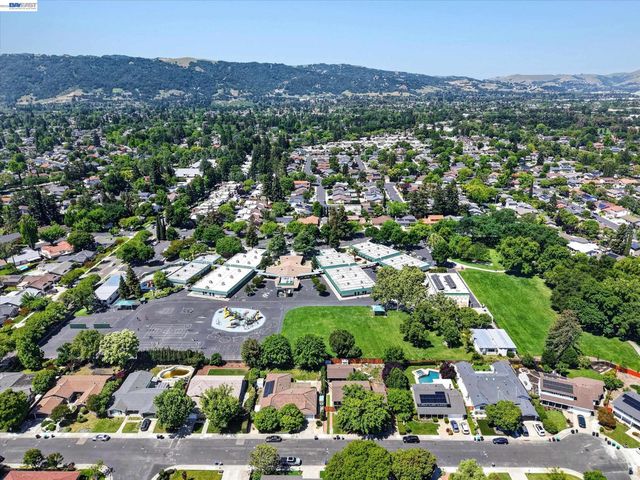 1434 Ridgewood Rd, Pleasanton, CA 94566