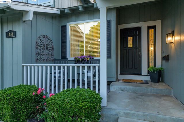 1434 Ridgewood Rd, Pleasanton, CA 94566