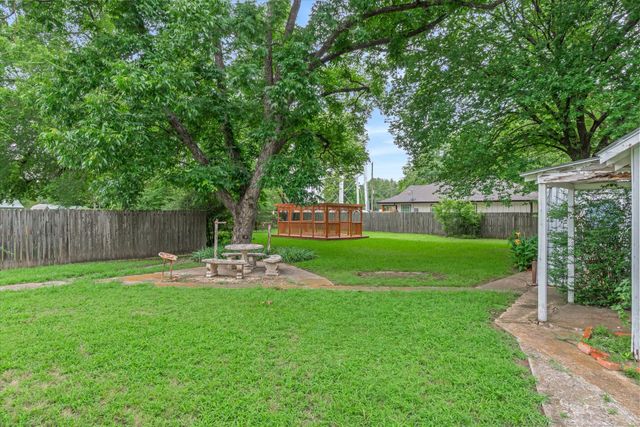 432 W High Street, Wills Point, TX 75169