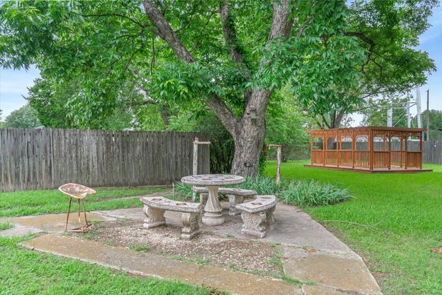 432 W High Street, Wills Point, TX 75169