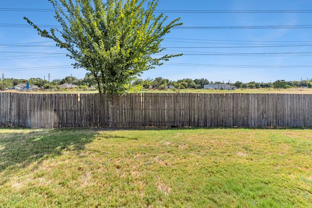 212 Goldeneye Drive, Desoto, TX 75115