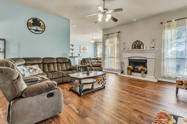212 Goldeneye Drive, Desoto, TX 75115