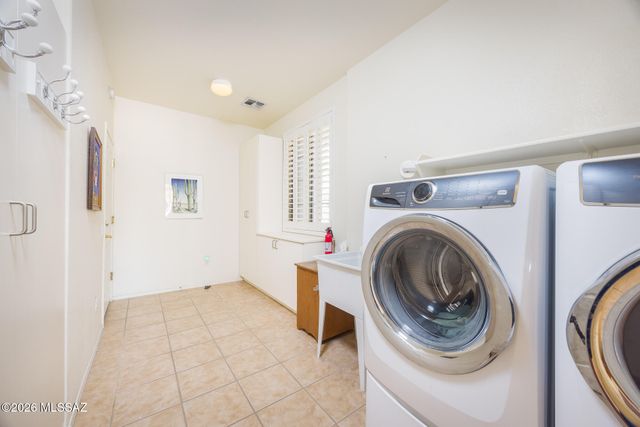 7706 W Madrigal Drive, Tucson, AZ 85743